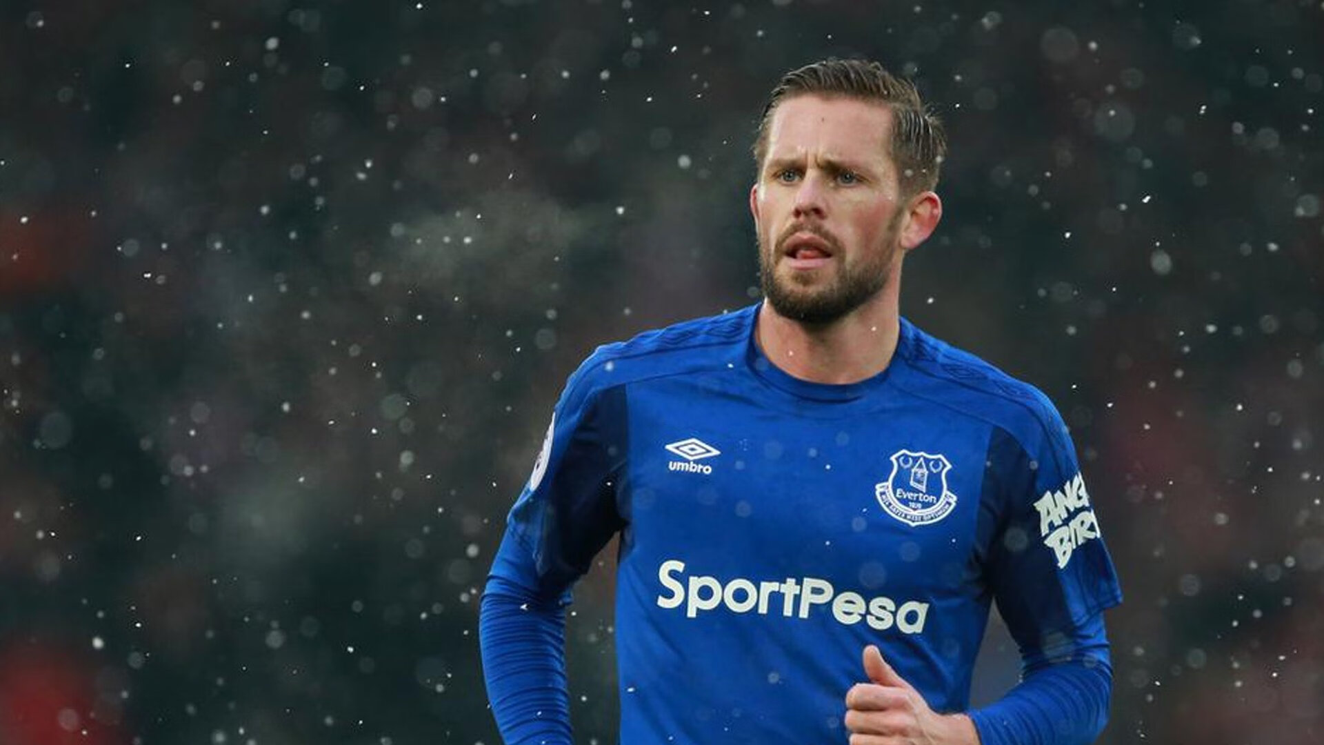 灰熊前场篮板保护不足导致失分,灰熊队控球后卫