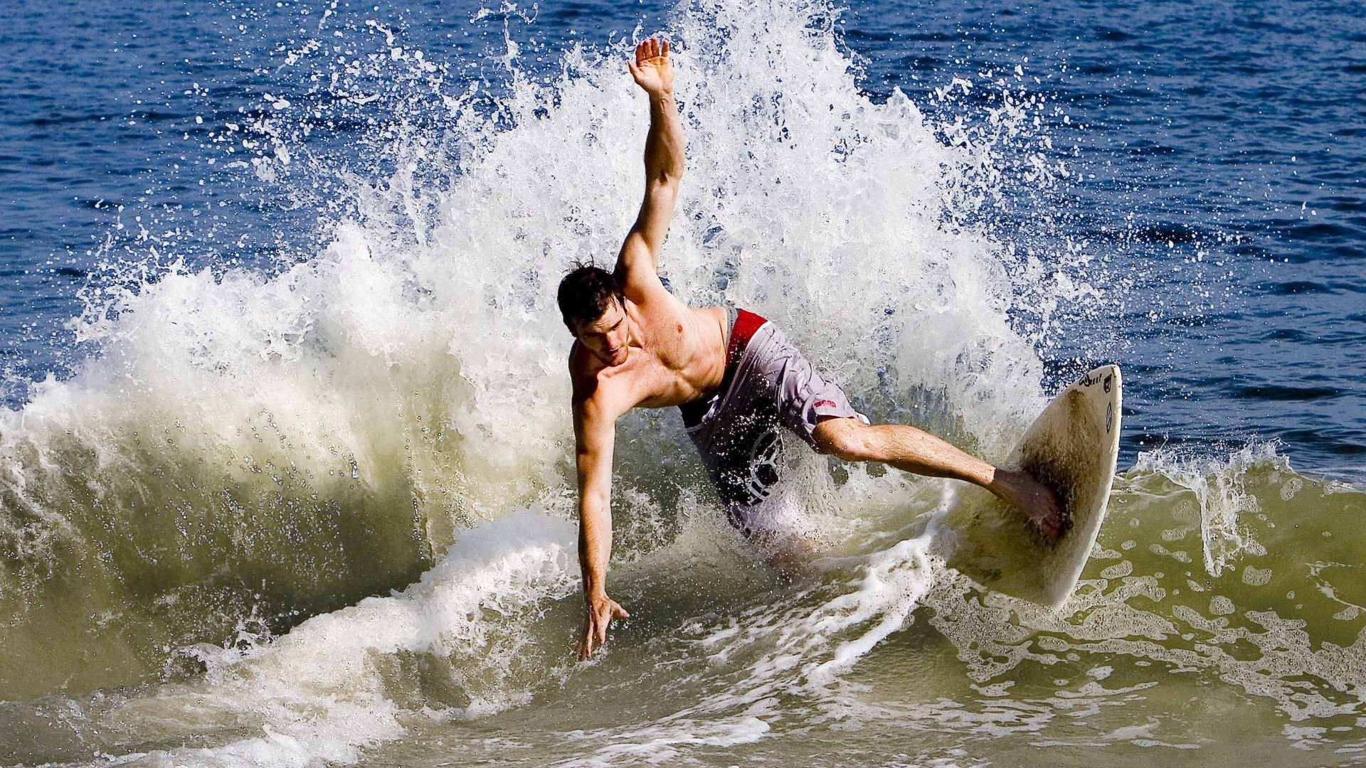 绿色可再生材料逐渐替代传统建材，引领足球场馆绿色转型，绿色再生资源回收是什么意思